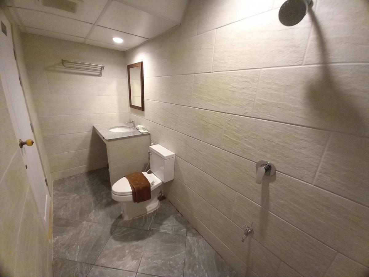 Valentier Cafe And Hotel เชียงใหม่ ภายนอก รูปภาพ
