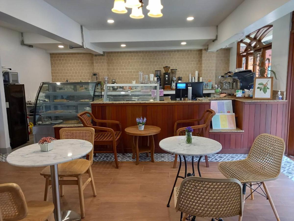 Valentier Cafe And Hotel เชียงใหม่ ภายนอก รูปภาพ