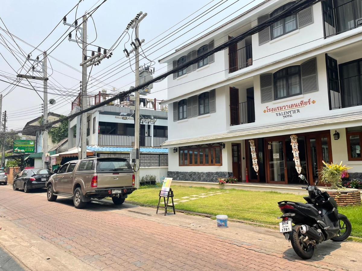 Valentier Cafe And Hotel เชียงใหม่ ภายนอก รูปภาพ